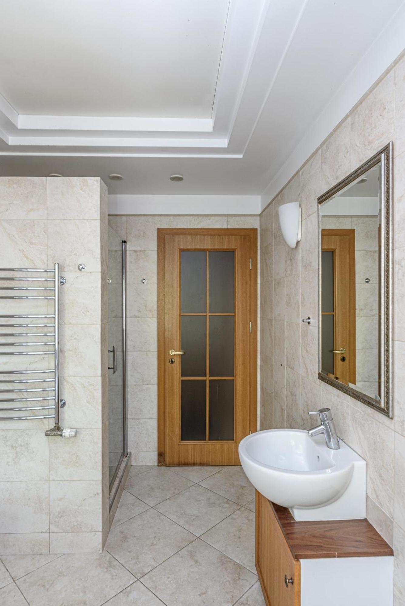 Jacuzzi Apartments X Free Parking X Self Check-In 24X7 By H&H Аеропорт Вільнюс Екстер'єр фото